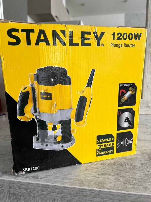Фрезер Stanley SRR1200 для обработки дерева 3