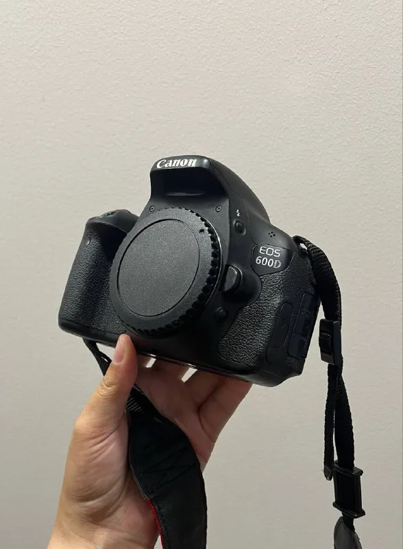 Canon EOS 600D, три объектива, сумка, карта памяти 1
