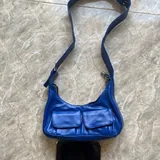 Синяя мини сумка, черная сумка дутик, льняные брюки Zara 2