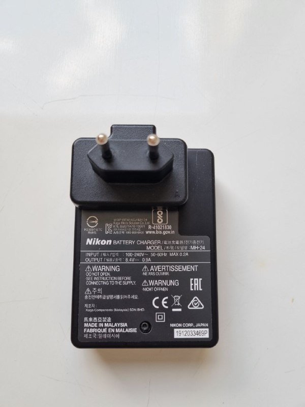 Камера Nikon D3500 с объективом 18-55 мм, сумка, зарядное, карта памяти 5