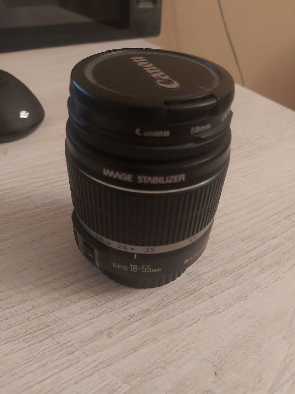 Объектив Canon EF-S 18-55mm