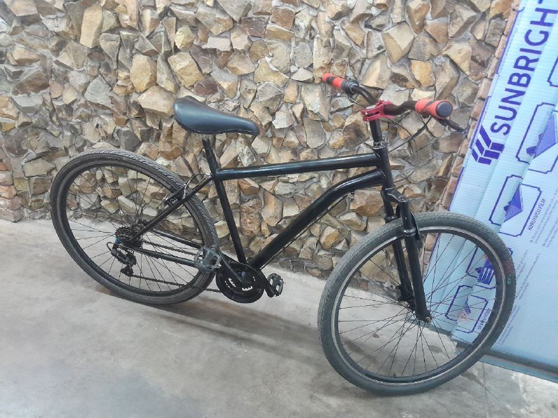 Чёрный велосипед на 28 колёсах