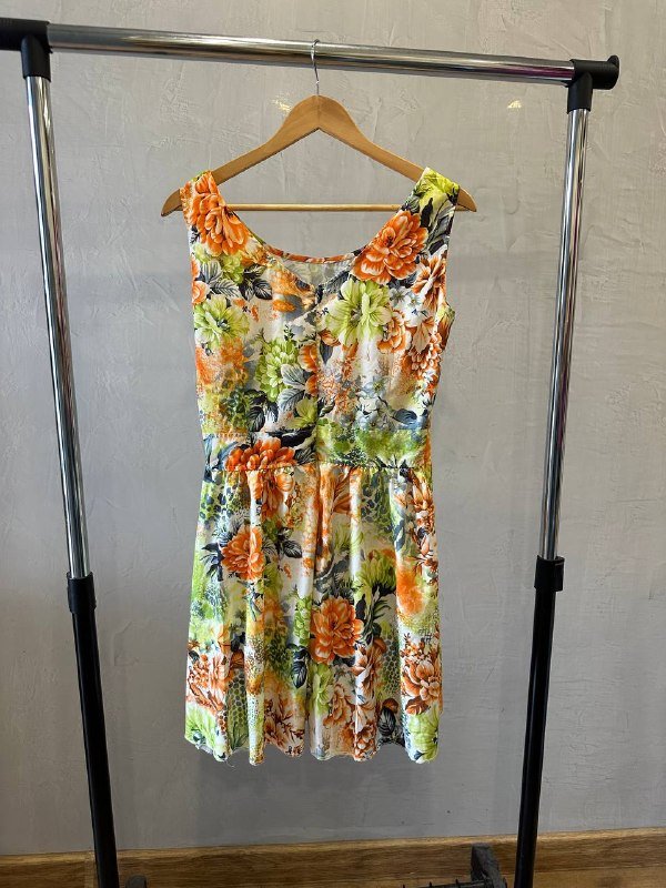 Летний сарафан, темно зеленое платье DKNY, бордовый топ, голубая укороченая футболка, зеленый топ Puma