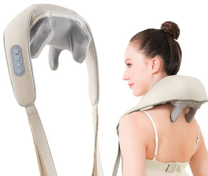 Офисный стул, ковер, лампы, массажер, фотоаппарат, зеркало, цветы в горшках