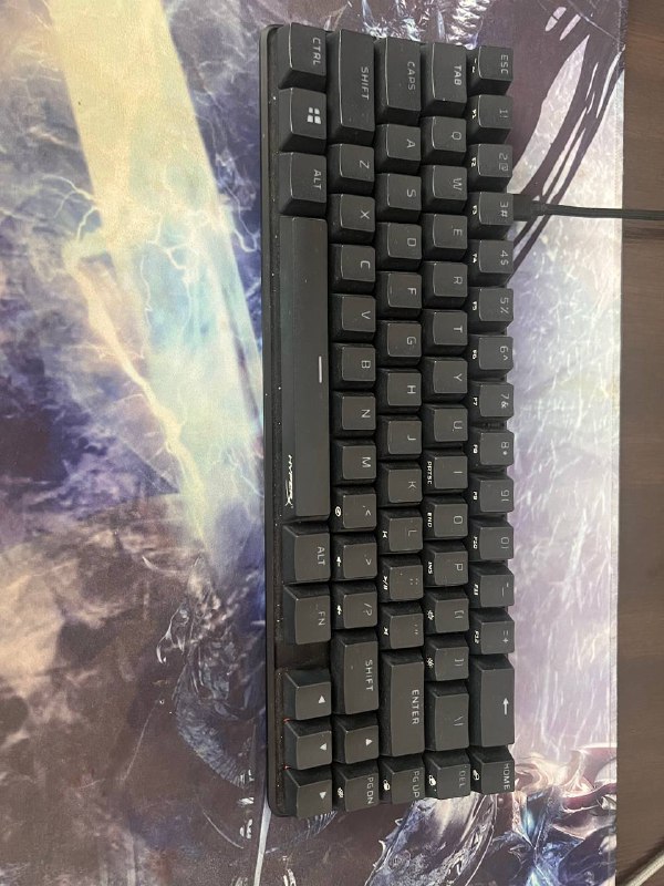 Компьютер, клавиатура HyperX, микрофон HyperX, камера Logitech 3