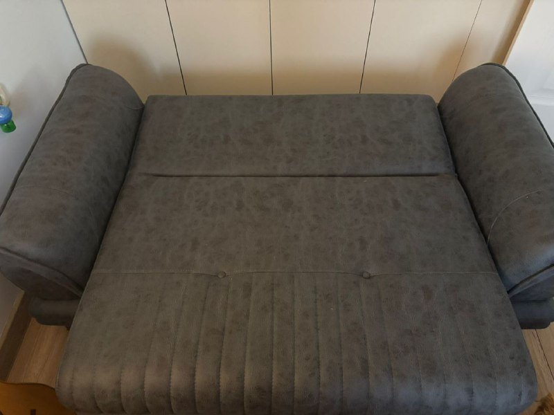 Дымчатый диван