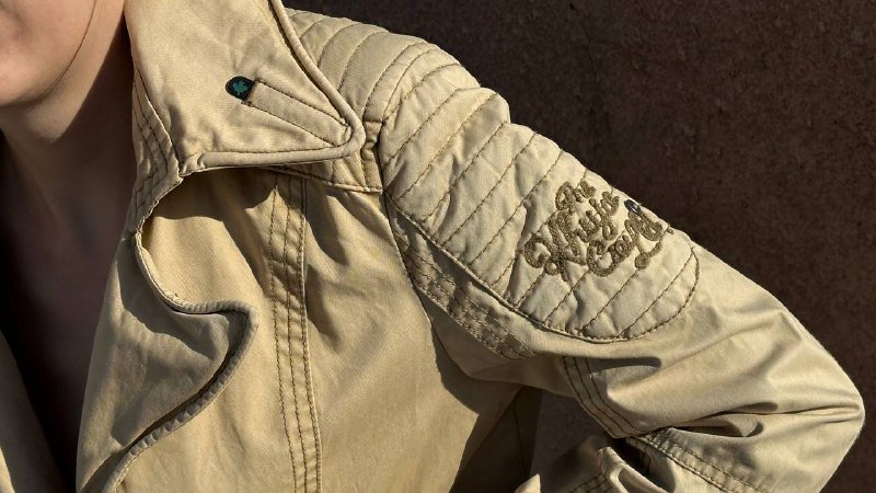 Женская куртка с двигающимся воротником 4