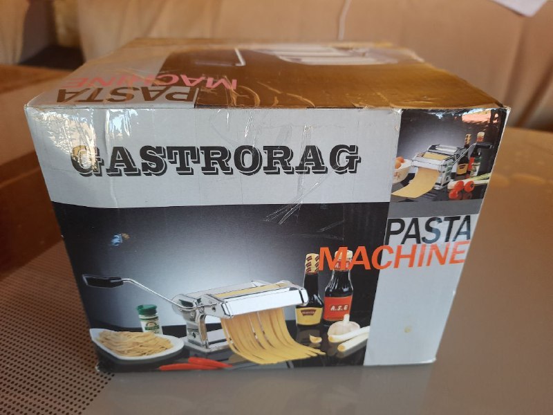 iMac 21.5-inch Mid 2014, vacuum cleaner, grain mill, pasta machine, depilation wax 4