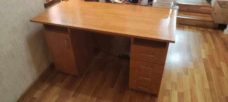 Письменный стол