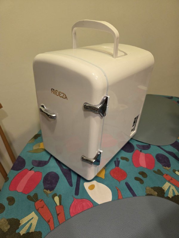 Мини холодильник Freeza 4 литра 4