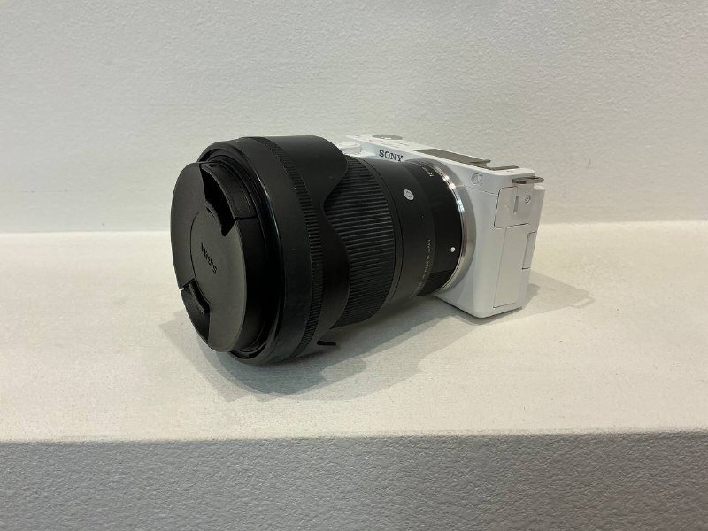 Камера Sony ZV-E10 с объективом Sigma 16mm f/1.4