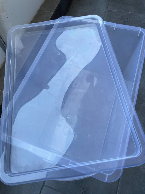 Большой пластиковый контейнер с крышкой 3