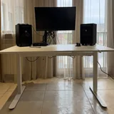 Монитор, колонки, кронштейн, стол, стул, MIDI-клавиатура, телевизор, саундбар, Xbox, робот-пылесос 1
