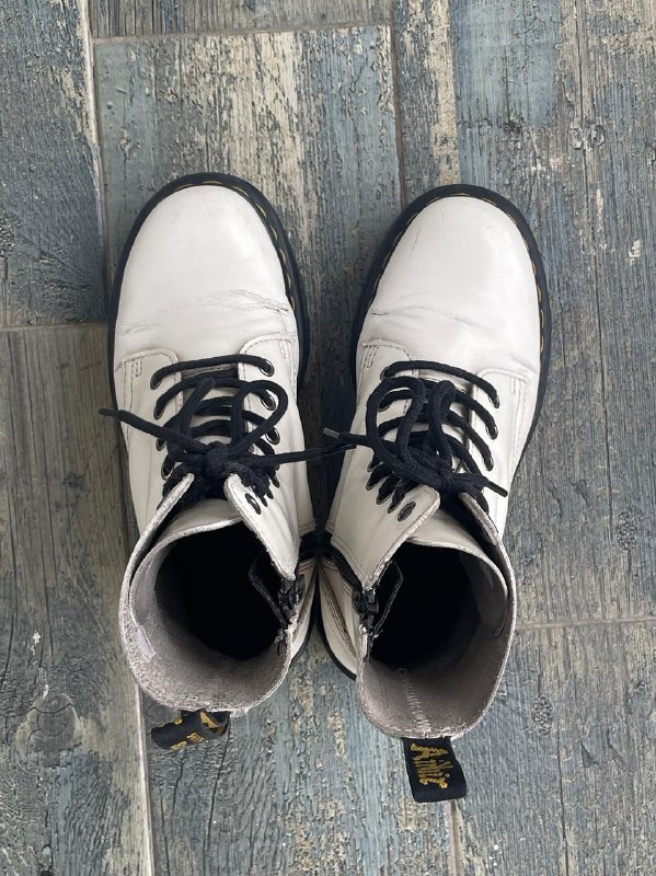 Белые женские кожаные ботинки Dr. Martens 7
