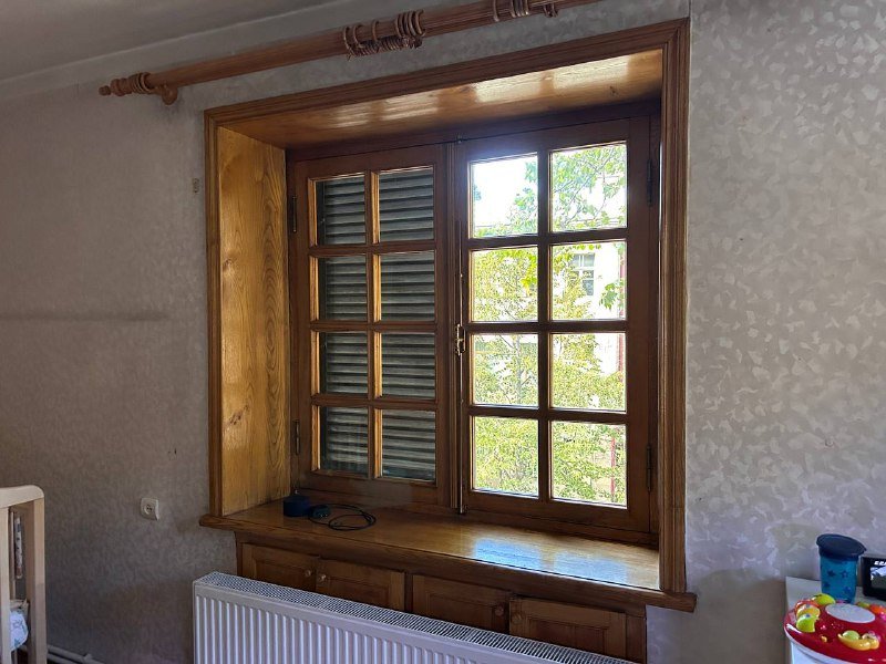 Деревянные окна с ручками-шпингалетами 6