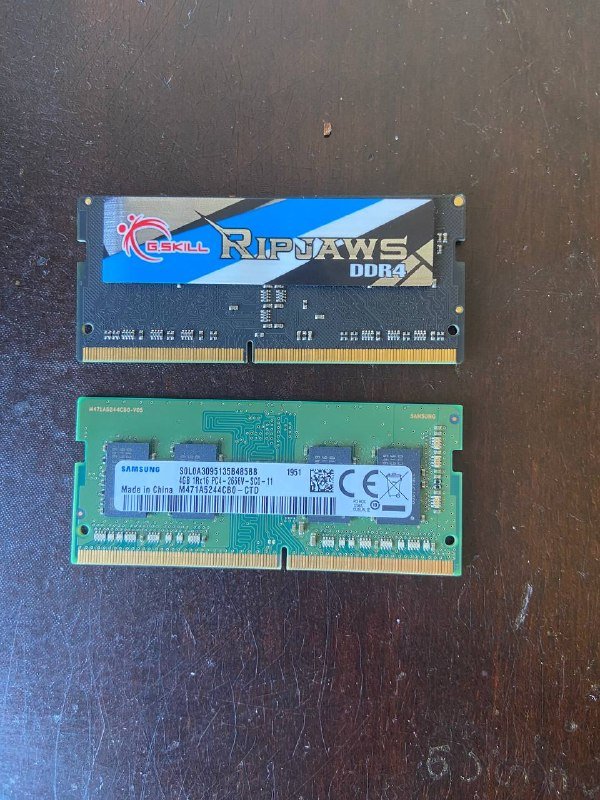 оперативная память DDR4 для ноутбука 4 ГБ две штуки