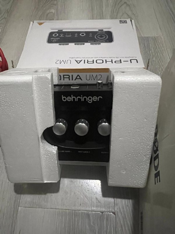 микрофон NT1-5TH, звуковая карта, аксессуары, кабели 4