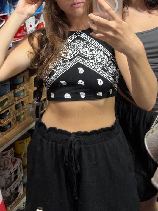 Черные шорты, серый топик H&M, топик бандана 2