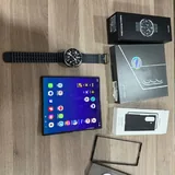 Samsung Z Fold 7, Galaxy Watch Ultra, чехол 2
