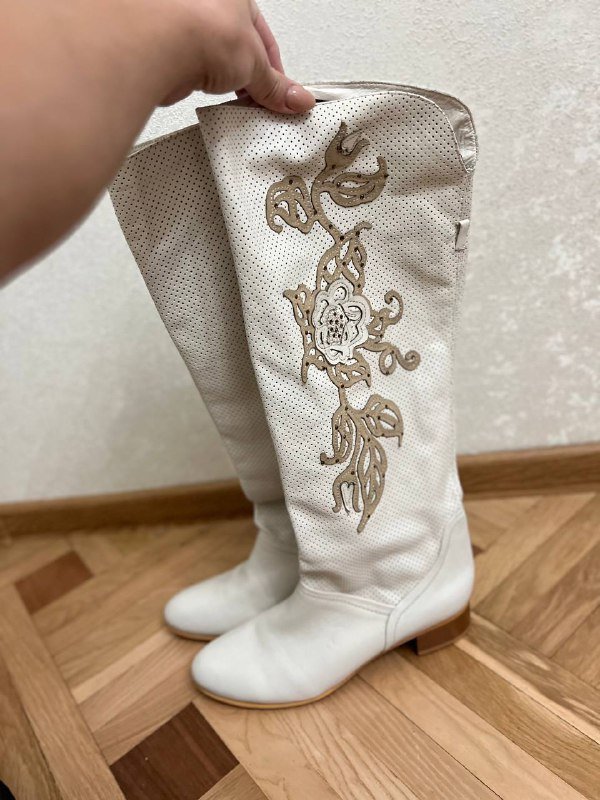 женская обувь летняя коллекция бежевые черные белые босоножки ботфорты 7