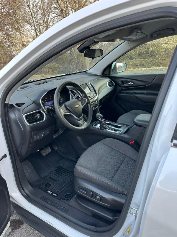Chevrolet Equinox AWD LT 2022 белый 1.5L Turbo 6