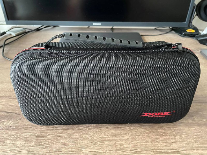 Nintendo Switch, геймпад Dobe и аксессуары 10