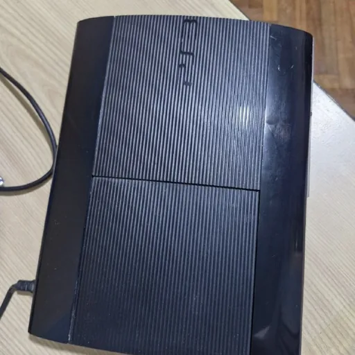 PS3 с джойстиком, кабелями и дисками