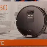Стол, кресло Ikea Markus, робот-пылесос, подушка, шапочка 2