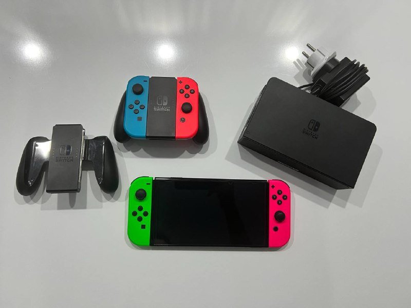 Nintendo Switch OLED 128GB с дополнительными джойконами