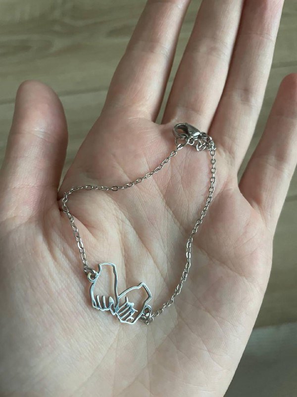 Наклейки божьи коровки, скотч, циркуль, нитки, кашпо, изделия из глины, крючки, браслет, ватные диски 9