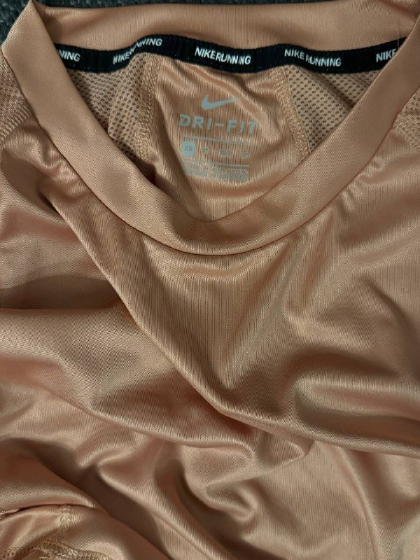 6 позиций одежды размера S, флисовая куртка Patagonia L 2