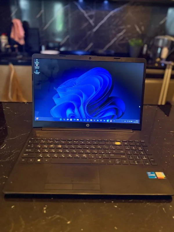 HP Laptop 1