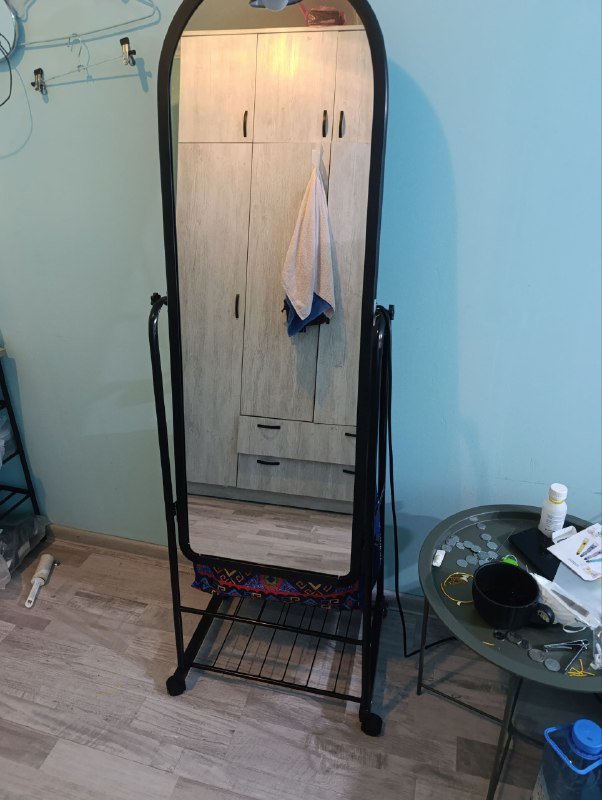 Зеркало, Комод