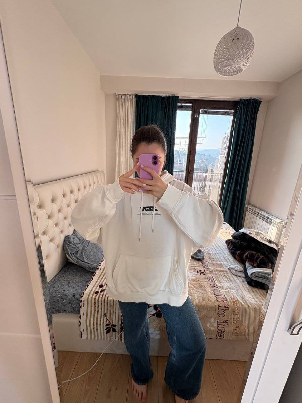 Бежевый тренч с эко-кожи, свитер Brave, белое худи, черные брюки, бордовый топ, майка на бретелях 5