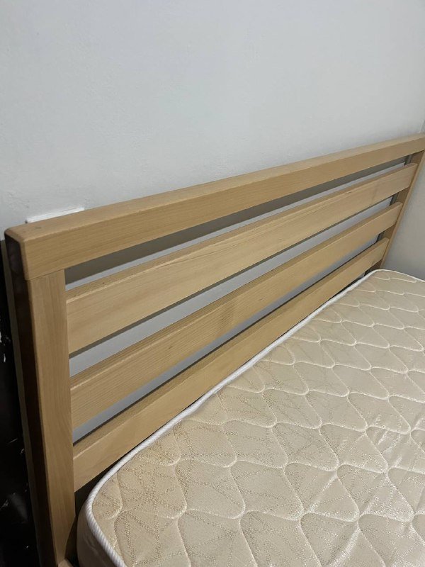 Кровать с матрасом 160x200 см из ореха 2