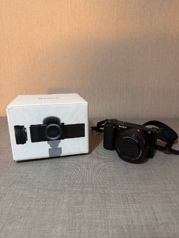 Видеокамера Sony ZV-E10 с комплектом и SD-картой