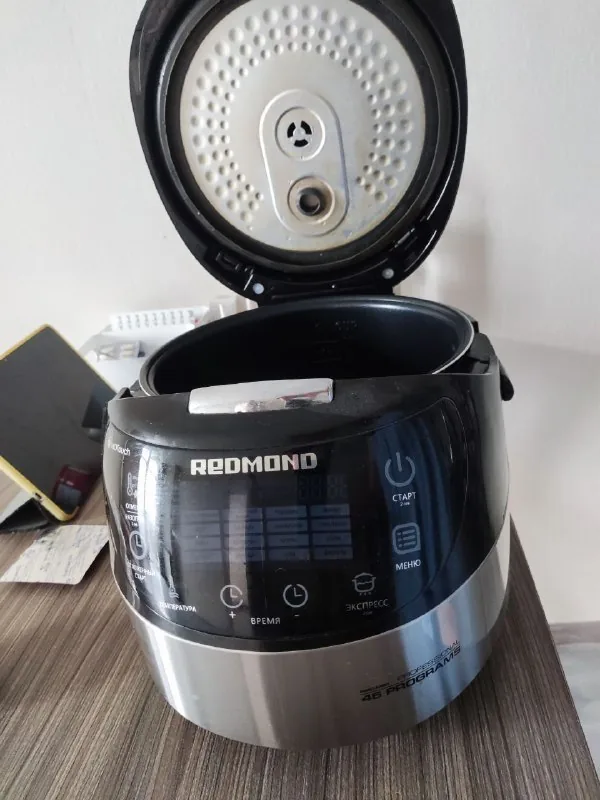 Мультиварка Redmond M90 1