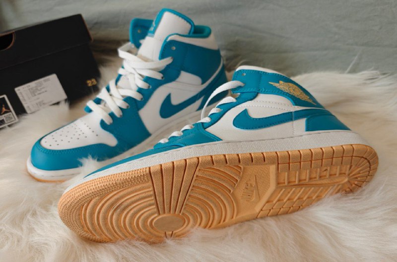 Кроссовки Nike Air Jordan 1 Mid мужские 3