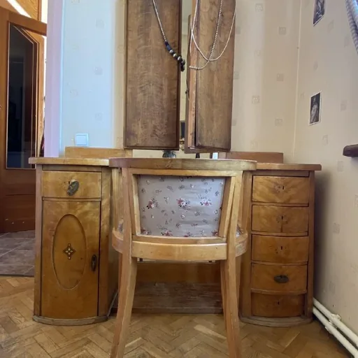 Антикварный спальный гарнитур
