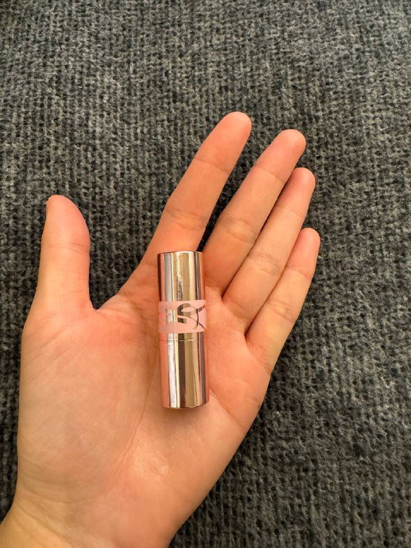 карандаш для глаз Rare Beauty, сыворотка The Ordinary, мини румяна By Mario, мини помада бальзам YSL, тональный крем Catrice, мицеллярная вода 4