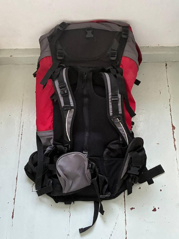 Рюкзак, коврик, повербанк, щетка, ножницы и разные вещи бесплатно 2