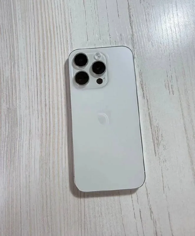 iPhone 15 Pro белый titanium 128ГБ 1