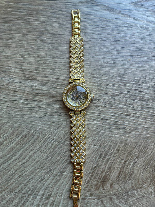 Часы золотистые с камнями 2