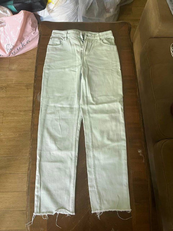 Джинсовая куртка, сапожки белые, кроссовки, джинсы, шапка, перчатки, плюшевый мишка, толстовка, худи, бадлон 4