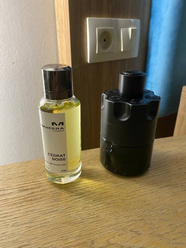 Azzaro The Most Wanted Intense, Mancera Cedrat Boise, джинсы Levi’s, куртка Adidas Originals, куртка Bershka, обувь Adidas Samba, обувь Veja, часы Swatch