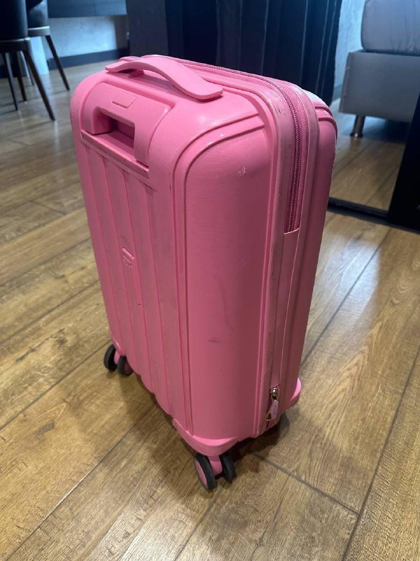 Чемодан розовый 2