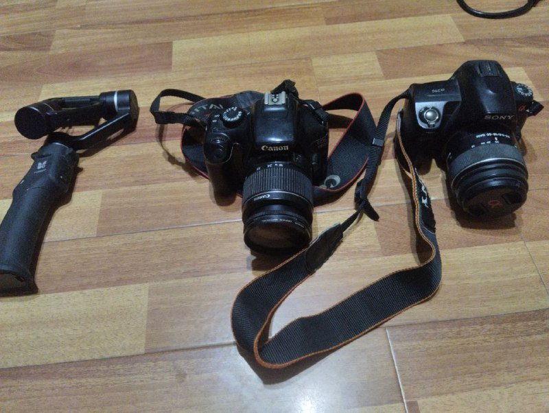 2 фотоаппарата, держатель 4