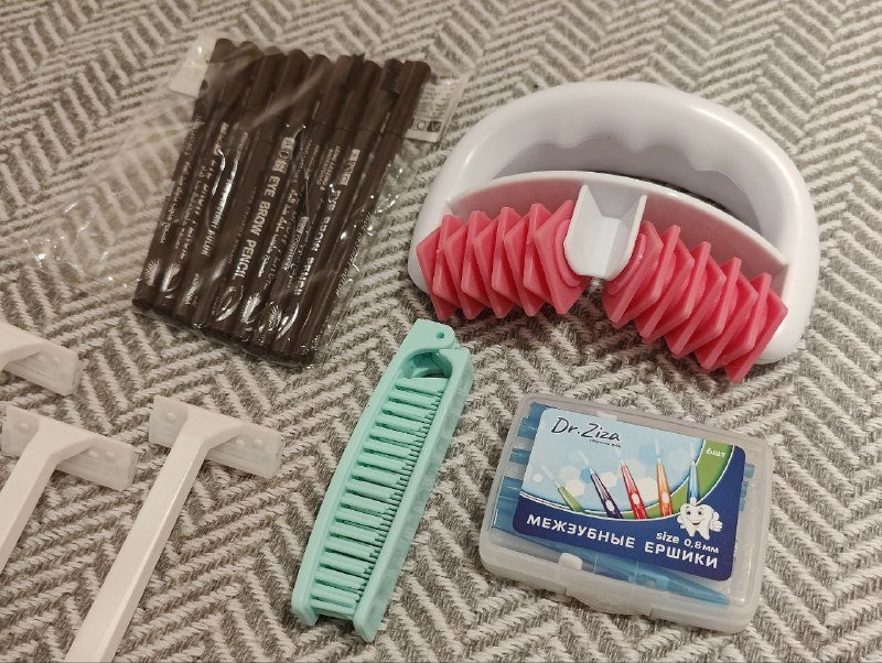 Массажер, расчёска, ёршики, карандаши, станки
