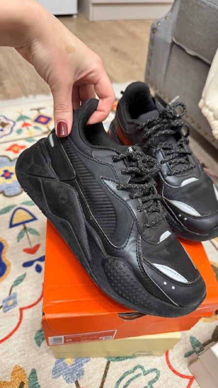 Казаки, кроссовки Nike, босоножки, лоферы, кроссовки Richy 2