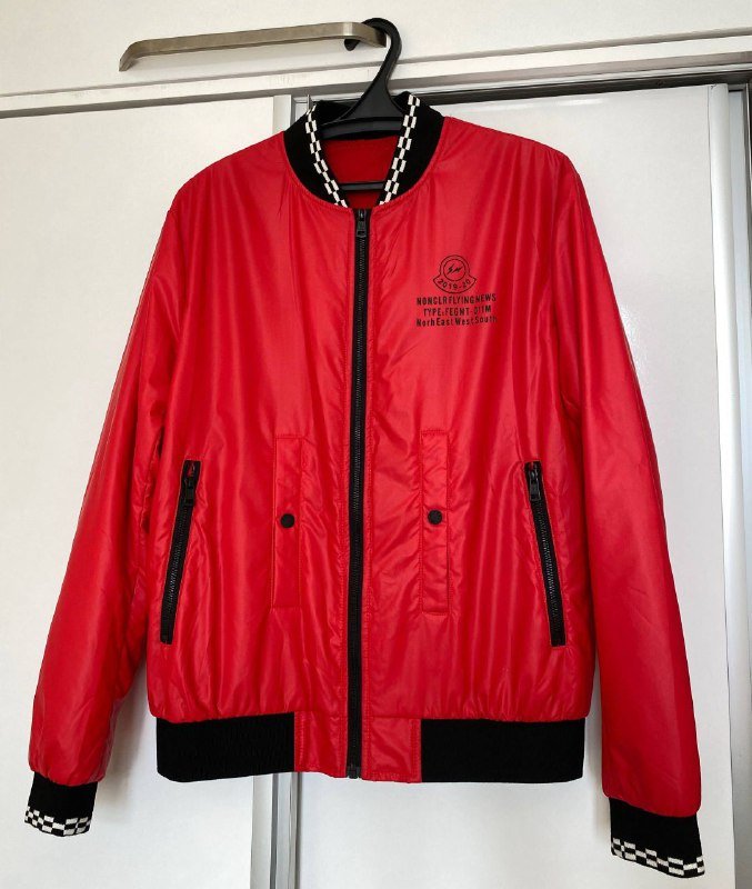 Мужской красный бомбер водоотталкивающий